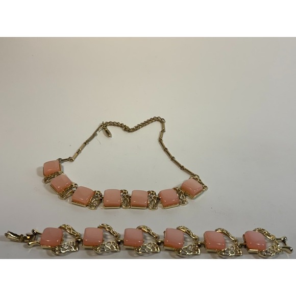 Vintage Gold Tone Lucite Necklace Set Intricate Metal Work Filigree Coro READ - Picture 12 of 13